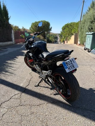 Suzuki Gladius 650 Naked 2014 Negra