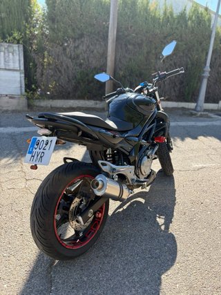 Suzuki Gladius 650 Naked 2014 Negra