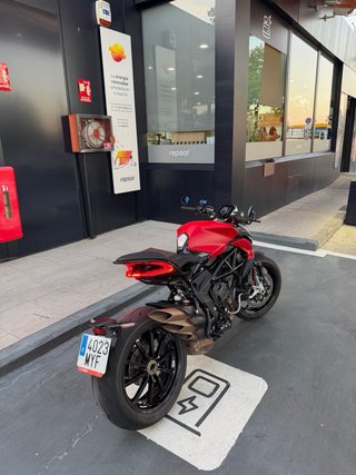 MV Agusta Dragster 800 Rosso 2025 Roja