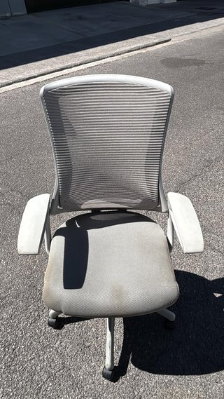 Silla de oficina gris