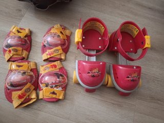 Patines infantiles ajustables y accesorios.
