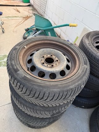 Llantas de tapacubos con neumáticos Hankook
