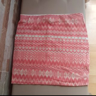 Falda Lefties rosa con estampado étnico