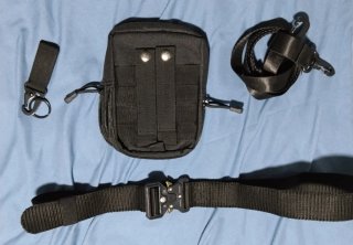 Bolsa Táctica Negra con Correa y Llavero