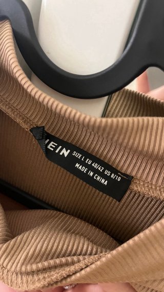 Camiseta Shein marrón con abertura talla L