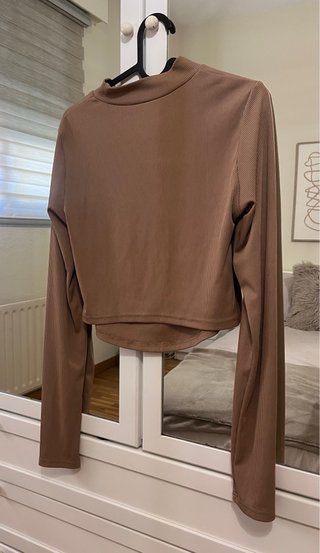Camiseta Shein marrón con abertura talla L