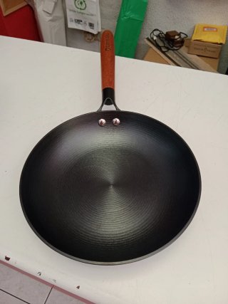 Sartén hierro carbón GANBARU mango madera