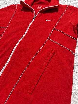Chaqueta deportiva Nike roja cremallera