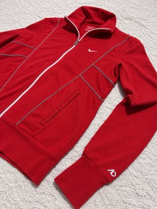 Chaqueta deportiva Nike roja cremallera