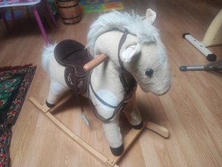Caballo balancín peluche como nuevo
