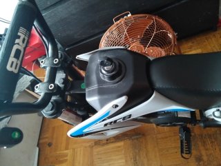 Moto Eléctrica Infantil Azul y Blanca