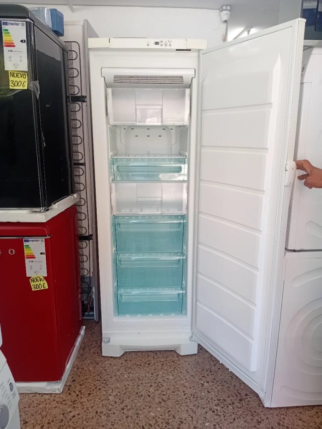 Congelador Vertical Electrolux Blanco