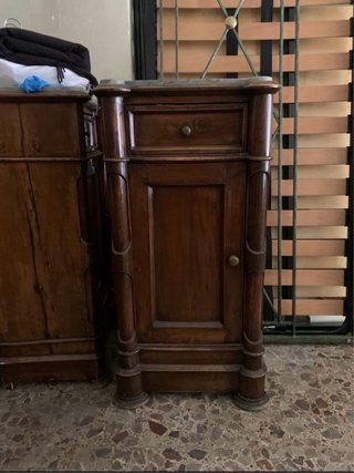 Comodini antichi in legno e marmo