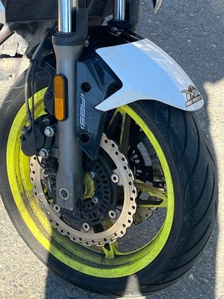 CFMOTO Naked Moto Negra y Blanca