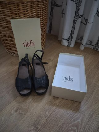 Sandalias cuña Vialis negras usadas 1 vez