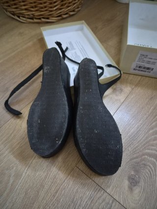 Sandalias cuña Vialis negras usadas 1 vez