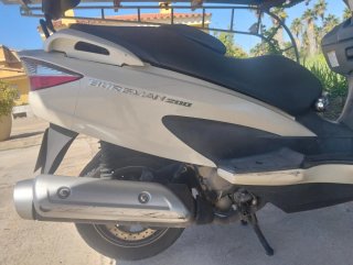 Suzuki Burgman 200 Maxi Scooter