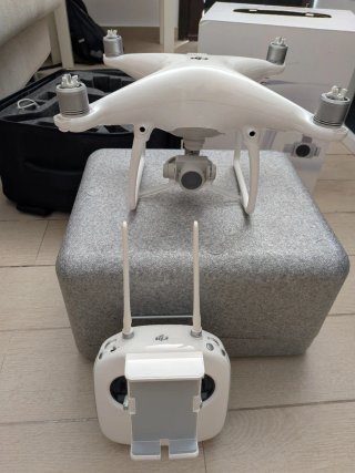 Dji Phantom 4 + mando + caja original+ maleta