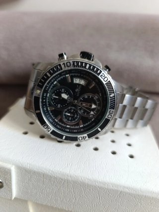 Reloj Invicta Cronógrafo Plata y Negro
