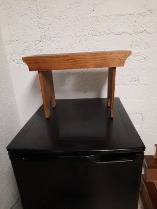 Taburete rústico de madera