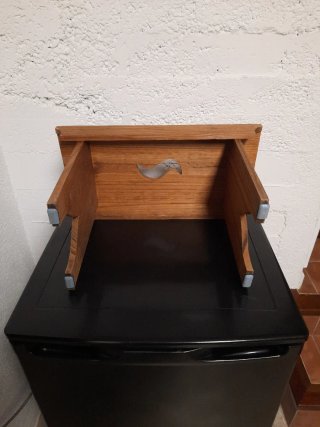 Taburete rústico de madera