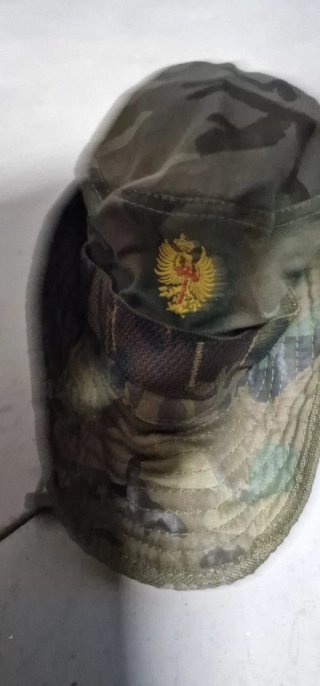 Lote militar: Gorra y cantimplora y pintura