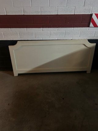 Cabecero de madera y ratán beige