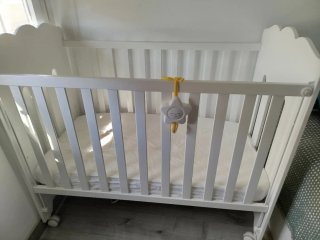 Cuna de bebé blanca
