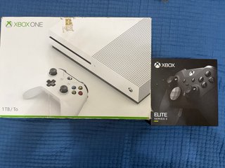 Xbox One S 1TB + Xbox Elite Series 2