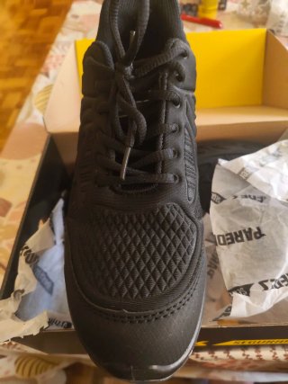 Zapatos de trabajo Paredes negros.
