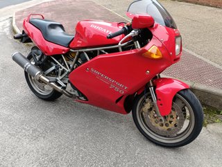 Ducati 750 SuperSport Roja