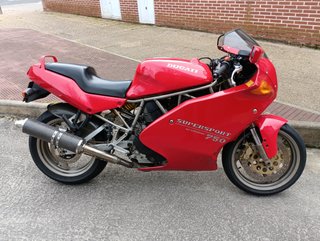 Ducati 750 SuperSport Roja