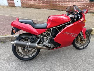 Ducati 750 SuperSport Roja