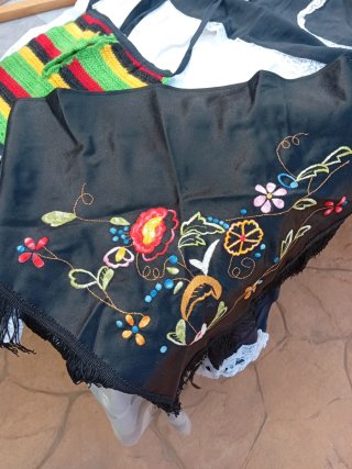Traje de Manchega bordado