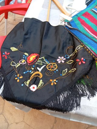 Traje de Manchega bordado