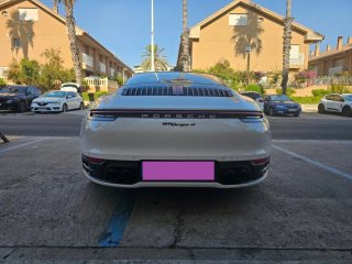 Porsche 911 año 2023 con 36.000KMS