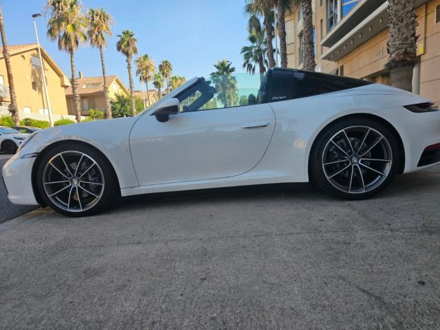 Porsche 911 año 2023 con 36.000KMS