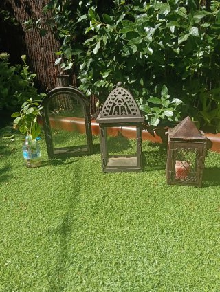 Faroles decorativos de metal y cristal