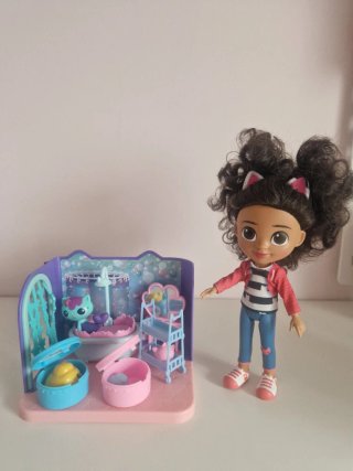 Muñeca Gabby y Baño Sirenata.
