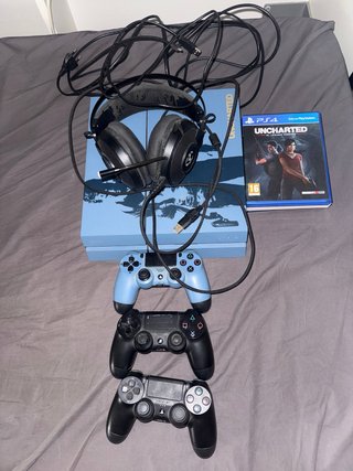 PS4 + 3 Mandos + Juegos + Auriculares