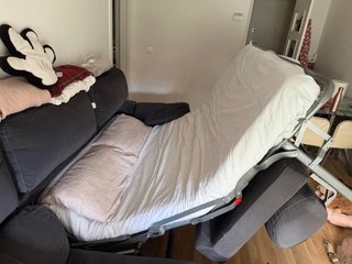 Sofá cama gris y negro