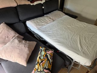 Sofá cama gris y negro