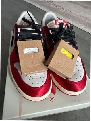 Zapatillas Jordan 1 Low Rojo Blanco Talla 44