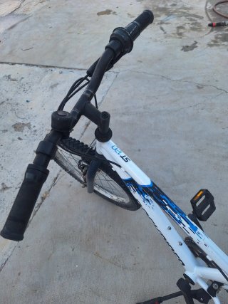 Bicicleta Rockrider ST 120 20 Blanca. Decathlon.