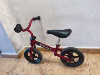 Bicicleta de equilibrio roja Chicco