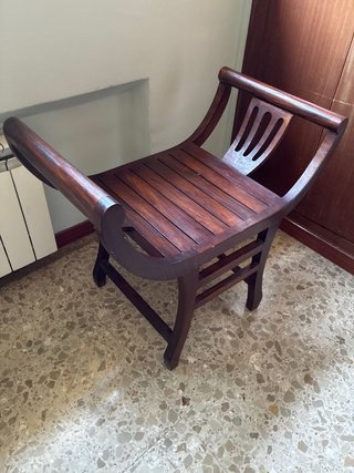 Silla estilo colonial madera