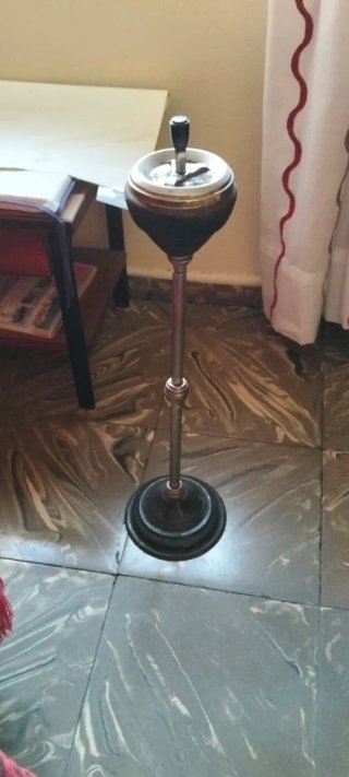 Cenicero de pie antiguo