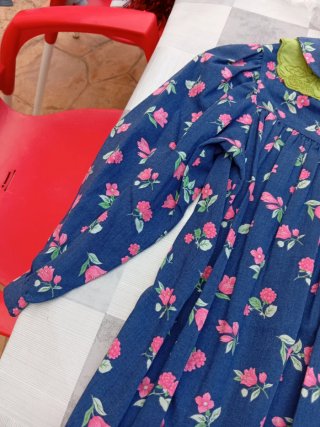 Vestido infantil floral azul y verde