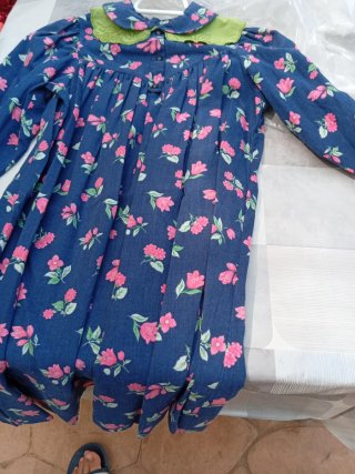 Vestido infantil floral azul y verde