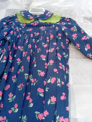 Vestido infantil floral azul y verde